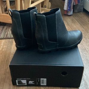 NWOT Sorel Joan of Arctic Chelsea wedge size 7